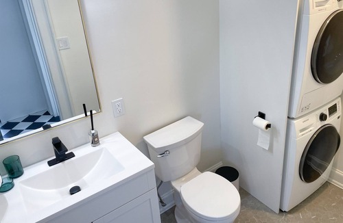 Port Hope Apartment | Modern Suite on the River