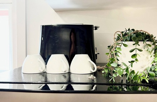 Woodbine - Lumsden House | Modern Upper Beaches Home-2min from Subway Station
