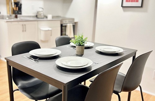Woodbine - Lumsden House | Modern Upper Beaches Home-2min from Subway Station