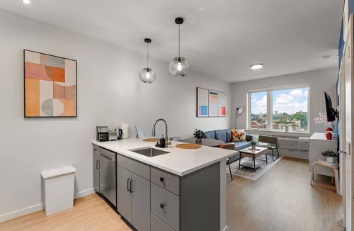 Downtown Minneapolis Apartment | Modern Work-Friendly Stay | Gym, Parking, Wi-Fi, Pet Friendly