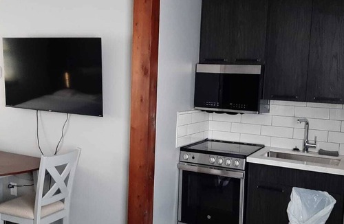 Madoc Hotel | Moira Lake Motel