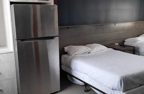 Madoc Hotel | Moira Lake Motel