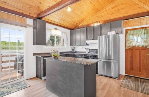 Centre Hastings Cottage | Moira Lakeside Cottage