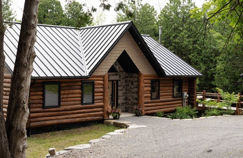 Centre Hastings House | Moira River House