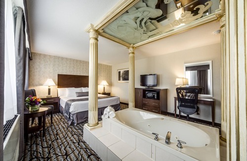 Oakville Hotel | Monte Carlo Inn Oakville Suites