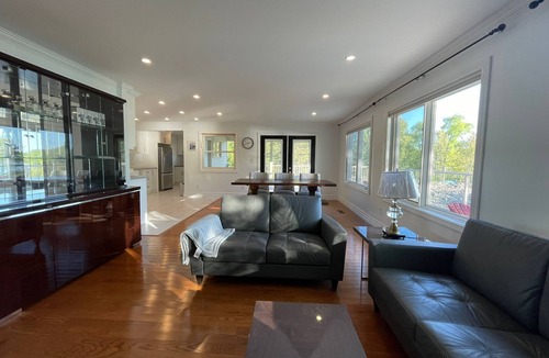 Valentia Cottage | (Monthly Rental only)Lakeside Retreat w/Swimming Pool & Hot Tub