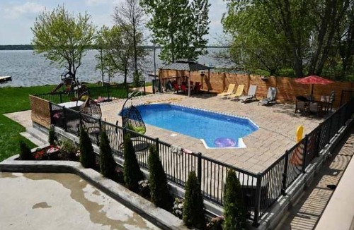 Valentia Cottage | (Monthly Rental only)Lakeside Retreat w/Swimming Pool & Hot Tub