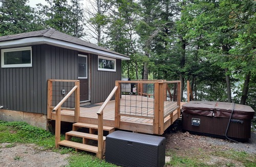 Central Frontenac Cottage | Morning Glory on the Lake: Escape to Serenity