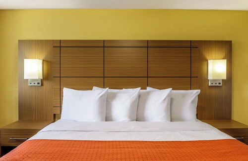 Campbellford Hotel | Motel 6 Campbellford, ON