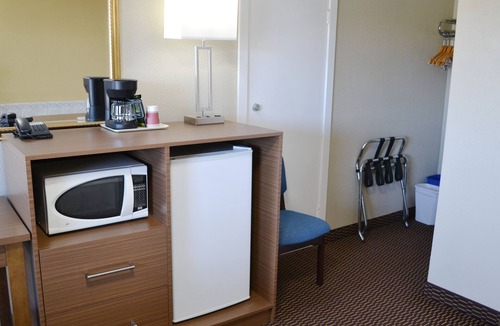 Campbellford Hotel | Motel 6 Campbellford, ON
