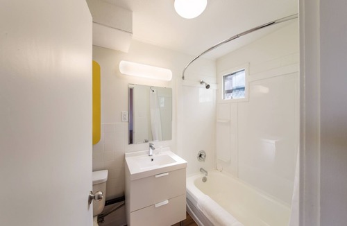 Cranbrook Hotel | Motel 6 Cranbrook, BC