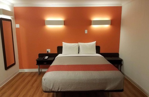 Cranbrook Hotel | Motel 6 Cranbrook