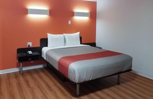 Cranbrook Hotel | Motel 6 Cranbrook