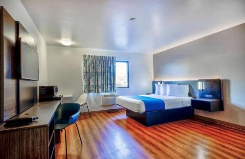 Duluth Hotel | Motel 6-Duluth, MN