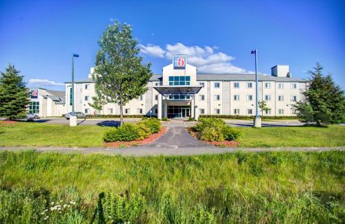 Huntsville Hotel | Motel 6-Huntsville, ON