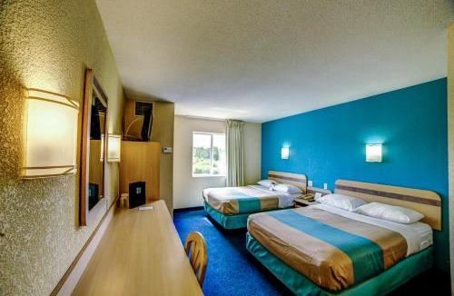Huntsville Hotel | Motel 6-Huntsville, ON