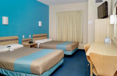 Peterborough Hotel | Motel 6-Peterborough, ON