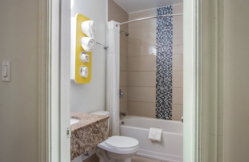 Sudbury Hotel | Motel 6 Sudbury, ON