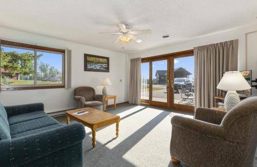 Breezy Point Hotel | Motel ∙ 8 guests