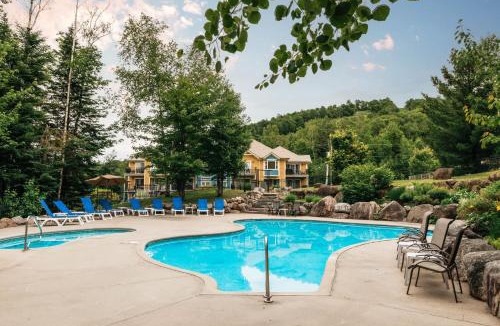 Saint-Faustin-Lac-Carre Apartment | Mountain Escape Ski-In Ski-Out Laurentians