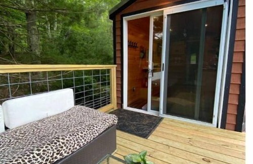 Oliverea House | Mountain & Pond View tiny Home