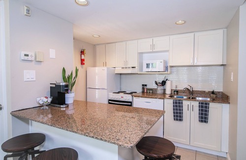 Craigleith Apartment | Mountainside Retreat - Ski in/out - Endless Coffee