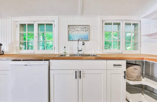 Scugog Cottage | Mrs Money Penny