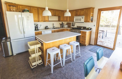 Grand Rapids Cabin | Multi-Family Lakeside Retreat