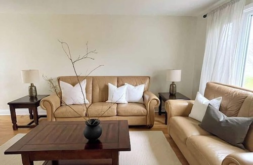 Niagara Falls House | Murray Moments: Warm, inviting, and memorable