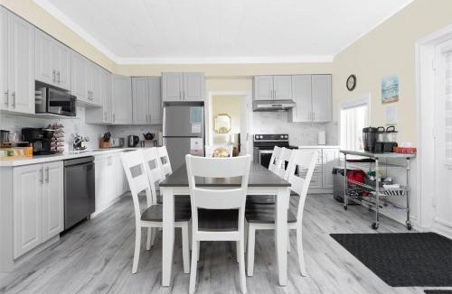 Bracebridge House | Muskoka Gem 8ppfireplacescanoekayaks