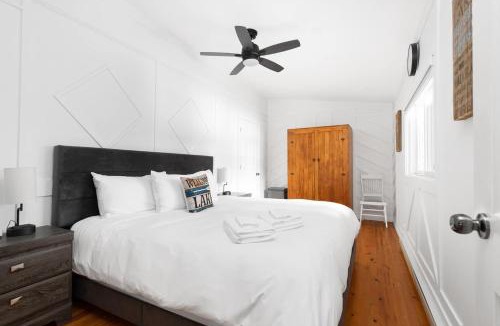 Bracebridge House | Muskoka Gem 8ppfireplacescanoekayaks