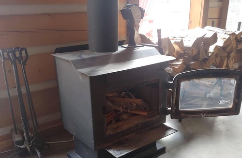 Bracebridge Cabin | Muskoka Hideaway- hot tub/wood fire/private trails