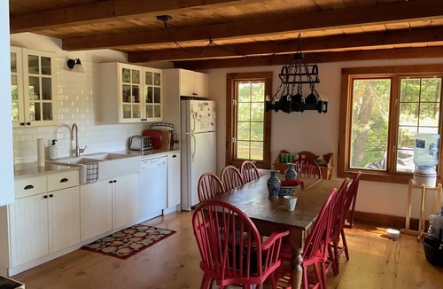 Washago Cottage | Muskoka Log Cabin with Modern Amenities