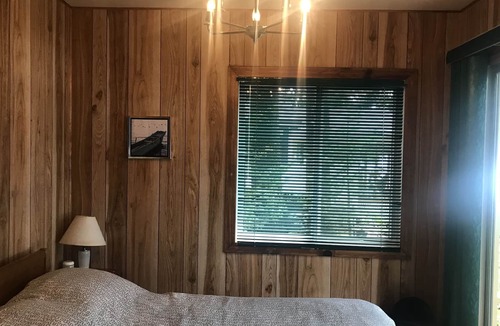 Port Stanton Cottage | Muskoka Point Zen - Lake Beach HotTub Wifi Toys. SUMMER MINIMUM 3 Nights