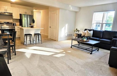 Gravenhurst House | Muskoka Serenity: Your Relaxing Getaway: Sleeps 6