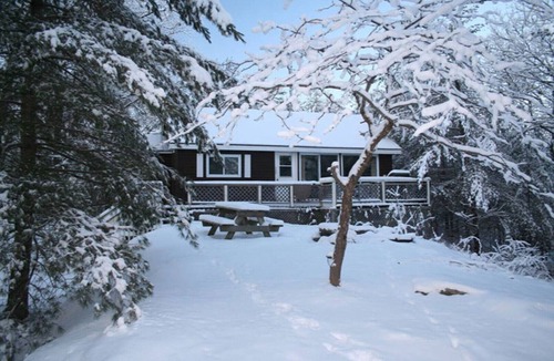 Big Chute Cottage | Muskoka - The Hummingbird Tea Lake cabin