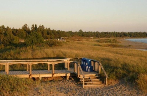 Manitoulin District Cottage | Mutchmor House - Steps from the sands of Providence Bay 4 bedrooms, 2.5 baths