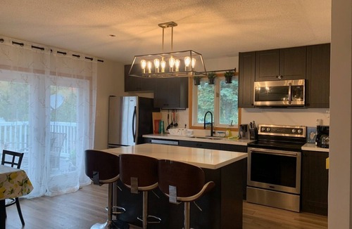 Lindsay Cottage | Myriad Fins Cottage and Marina