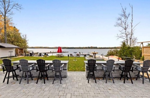 Kirkfield House | Nature Escapade w/ Hot Tub + Fire Pit by the Lake