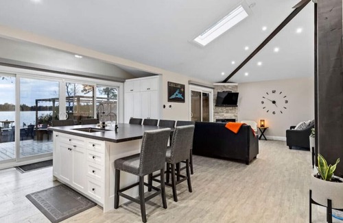 Kirkfield House | Nature Escapade w/ Hot Tub + Fire Pit by the Lake