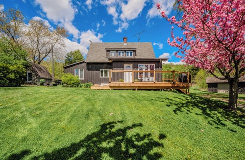 Burlington Cottage | Nature Lovers' cottage on the escarpment with gorgeous views - 5 min to downtown