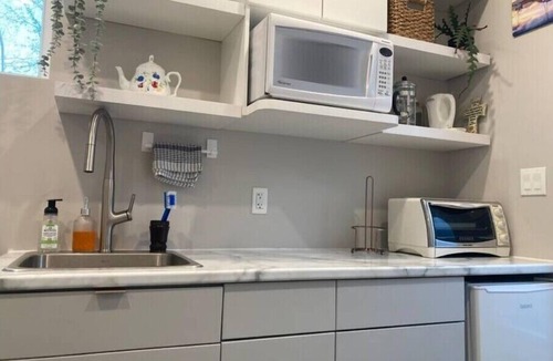 Auden Park Apartment | Near express routes to Queens/St. Lawrence/DT. Guest Suite in family home.n