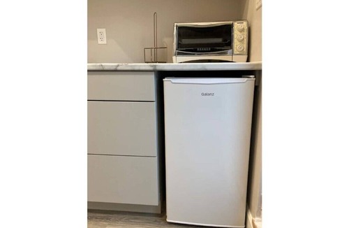Auden Park Apartment | Near express routes to Queens/St. Lawrence/DT. Guest Suite in family home.n