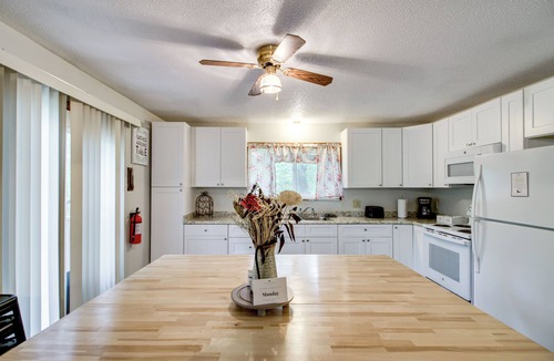 Cushing House | Near Lakes: Updated Family Home w/Deck in Cushing