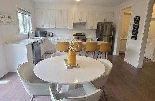 Simcoe House | Near Port Dover/Turkey Point Furnished 5BR House