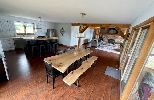 Carden Cottage | Need a summer getaway? Book NorthFork Lakehouse-the ultimate cottage destination