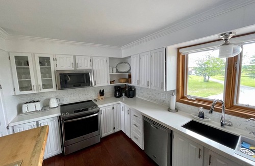 Carden Cottage | Need a summer getaway? Book NorthFork Lakehouse-the ultimate cottage destination
