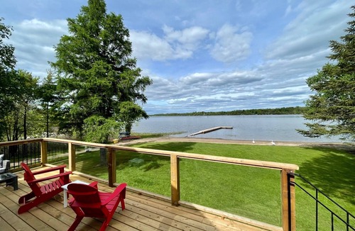 Carden Cottage | Need a summer getaway? Book NorthFork Lakehouse-the ultimate cottage destination