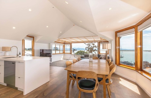 Stepneyville Apartment | Nelson Waterfront Apartment, Stunning Harbour Views, Walk to Beach & Restaurants
