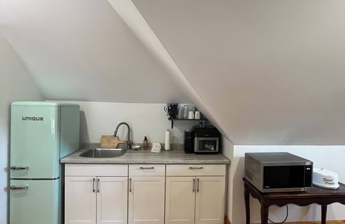 Port Colborne Bed & Breakfast | Nestled across the street from Sugarloaf Marina, Lake Erie, & HHKnollPark.